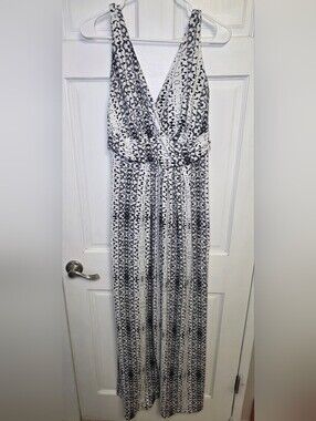 Lemon Tart Black & White Printed Sleeveless V-Neck Stretch Maxi Dress- Size XL